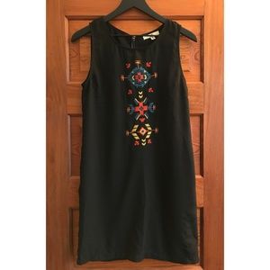 Ya Los Angeles - Embroidered Black Shift Dress - M